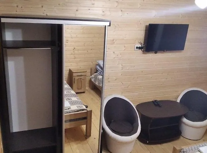 Отель Lisnyi